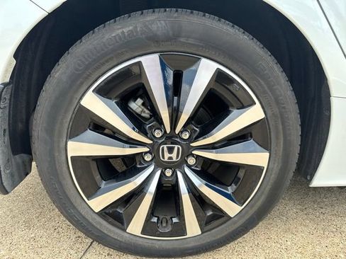 Used 2024 Honda Civic EX-L image 6