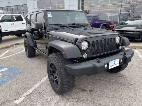 Used 2017 Jeep Wrangler Unlimited Rubicon w/ Cold Weather Group AWD/4WD image 3