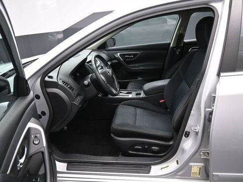 Used 2016 Nissan Altima 2.5 SV w/ Convenience Package FWD image 9