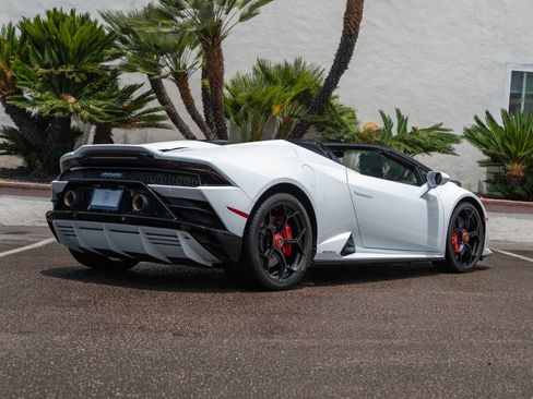 Used 2024 Lamborghini Huracan EVO AWD/4WD image 3