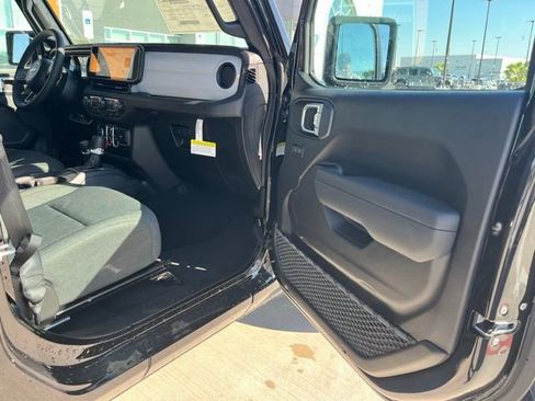 New 2025 Jeep Gladiator Sport image 21