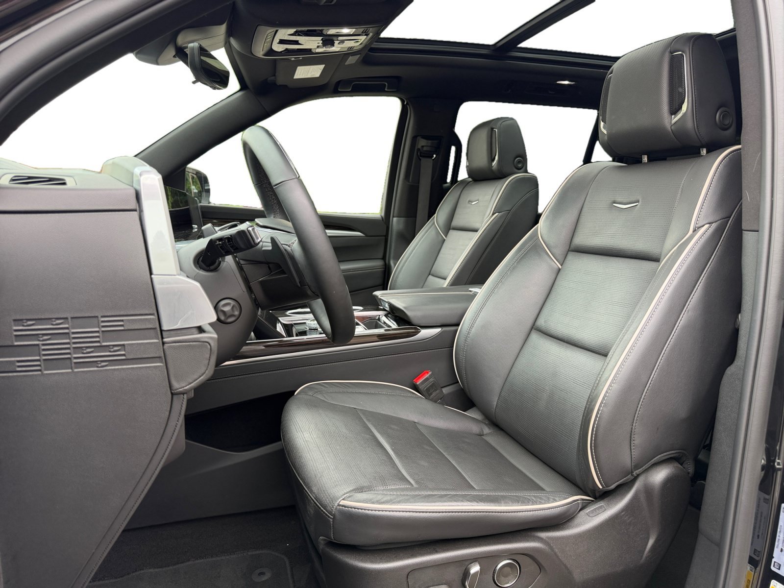 Used 2025 Cadillac Escalade ESV Premium Luxury AWD/4WD image 10