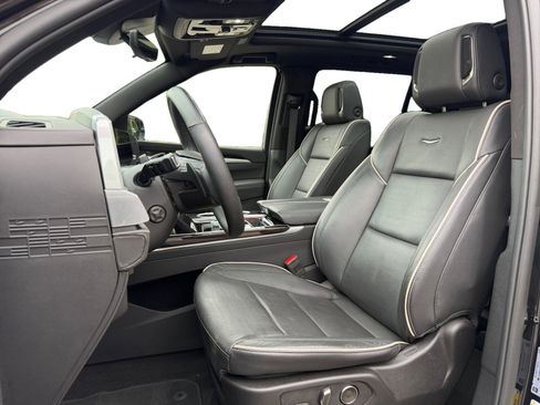 Used 2025 Cadillac Escalade ESV Premium Luxury AWD/4WD image 10