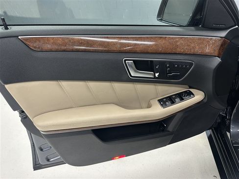 Used 2013 Mercedes-Benz E 350 4MATIC Sedan image 18