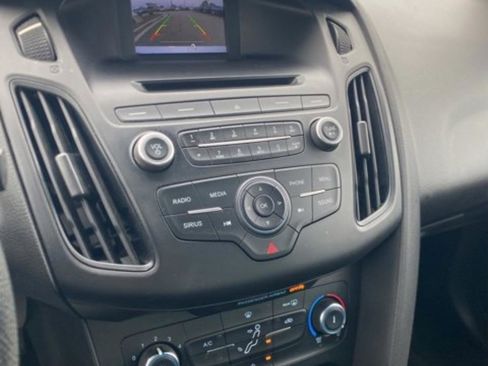 Used 2017 Ford Focus SE image 25