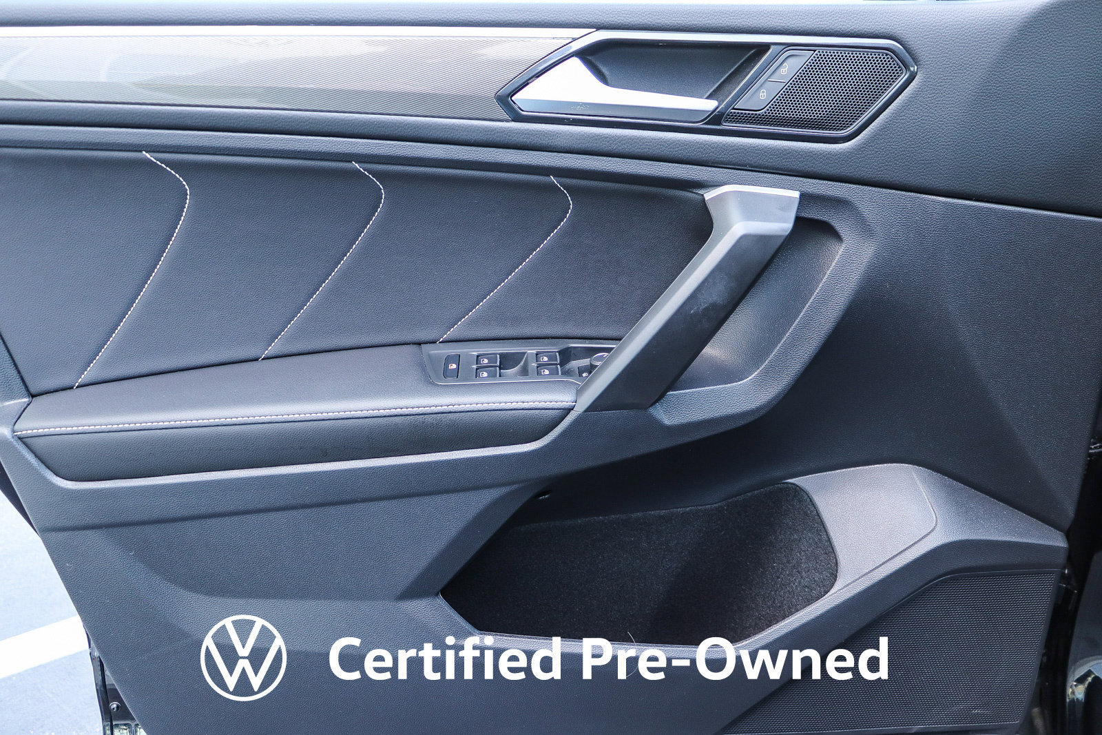 Used 2023 Volkswagen Tiguan SE R-Line FWD image 21