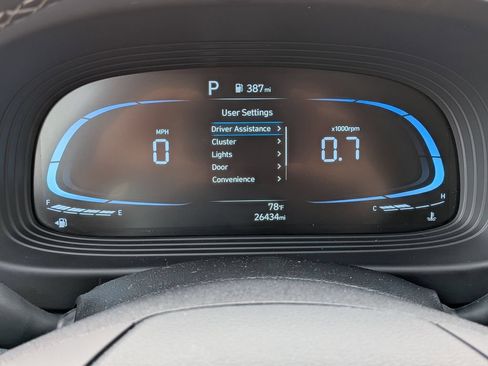 Used 2025 Hyundai Venue SEL FWD image 15