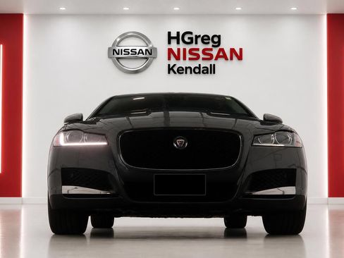 Used 2017 Jaguar XF Premium RWD image 5