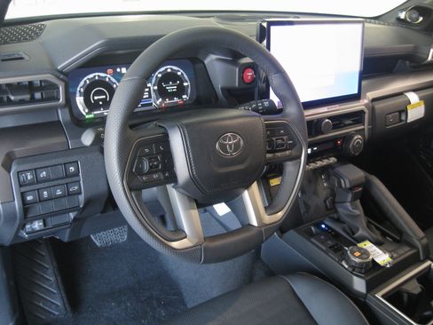 New 2025 Toyota 4Runner TRD Off-Road Premium image 9