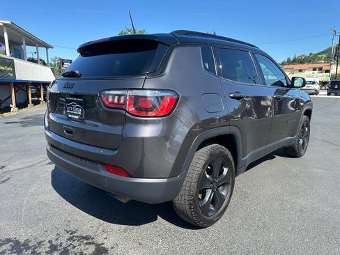Used 2020 Jeep Compass Latitude image 21