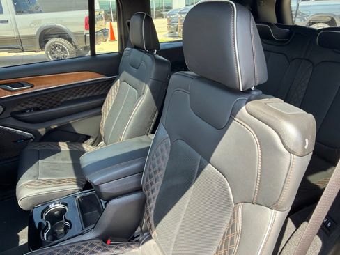 Used 2025 Jeep Grand Cherokee L Summit w/ Advanced Protech Group IV AWD/4WD image 19