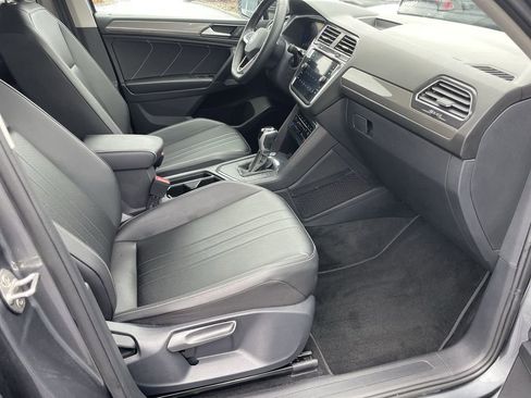 Certified 2023 Volkswagen Tiguan SE FWD image 31