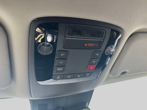 Used 2025 Kia Carnival EX FWD image 29