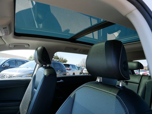 Used 2021 Volkswagen Tiguan SE w/ Panoramic Sunroof Package image 21