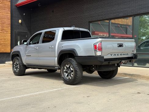 Used 2020 Toyota Tacoma TRD Off-Road w/ Technology Package AWD/4WD image 15
