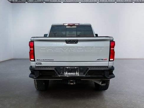Used 2025 Chevrolet Silverado 2500 ZR2 w/ Technology Package AWD/4WD image 4