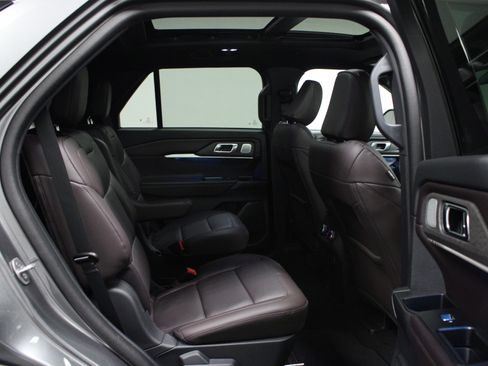 Used 2025 Ford Explorer Platinum image 16