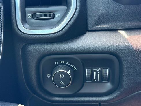 Used 2022 RAM 1500 Laramie AWD/4WD image 33