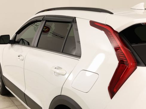 Used 2024 Kia Niro EX image 45