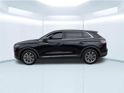 Used 2022 Lincoln Nautilus FWD w/ Premium Package image 2
