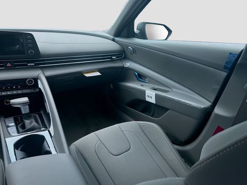 New 2026 Hyundai Elantra Hybrid FWD image 16