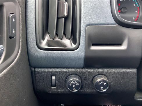 Used 2015 Chevrolet Colorado Z71 AWD/4WD image 33
