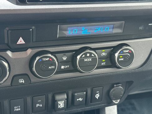 Used 2021 Toyota Tacoma TRD Off-Road w/ Technology Package image 19