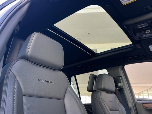 New 2026 GMC Yukon Denali w/ Denali Reserve Package AWD/4WD image 17