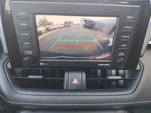 Used 2022 Toyota RAV4 XLE image 9