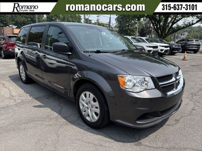 Used 2019 Dodge Grand Caravan SE w/ UConnect Hands-Free Group