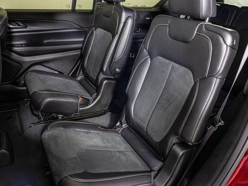 Used 2024 Jeep Grand Cherokee L Altitude image 40