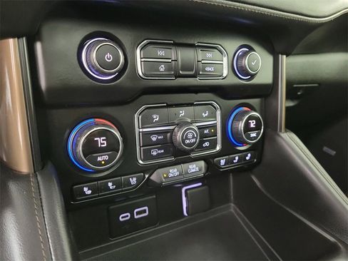 Used 2021 Chevrolet Tahoe High Country w/ Premium Package image 29