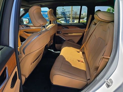 Used 2022 Jeep Grand Cherokee Summit AWD/4WD image 16