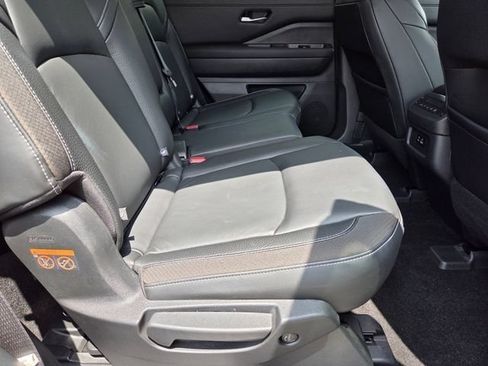 Used 2022 Nissan Pathfinder SL AWD/4WD image 28