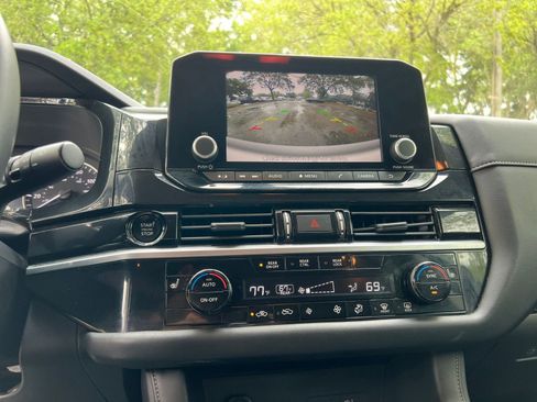 Used 2025 Nissan Pathfinder SV image 17