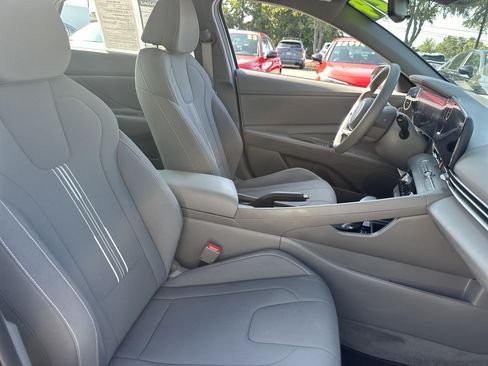 Used 2024 Hyundai Elantra SEL FWD image 13