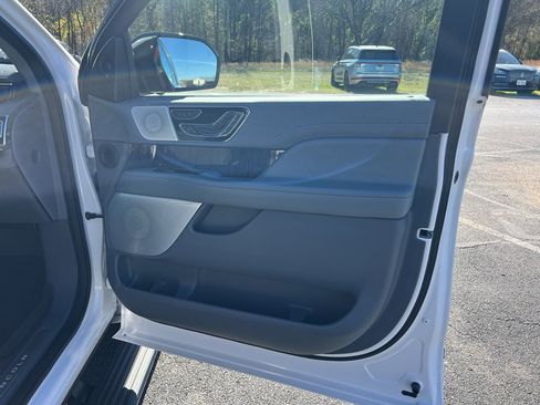 Used 2019 Lincoln Navigator Reserve image 30