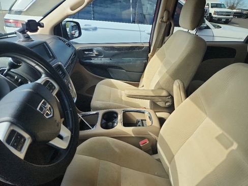Used 2016 Dodge Grand Caravan SXT w/ Rear Park Assist Package FWD image 8