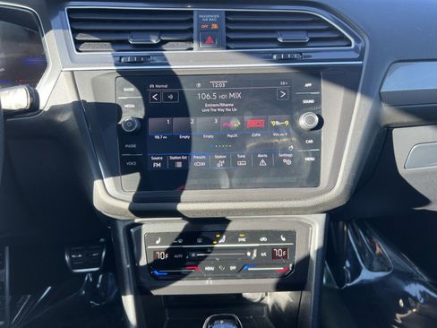 Used 2024 Volkswagen Tiguan SE R-Line image 18