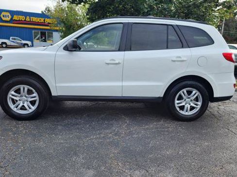 Used 2010 Hyundai Santa Fe GLS FWD image 4