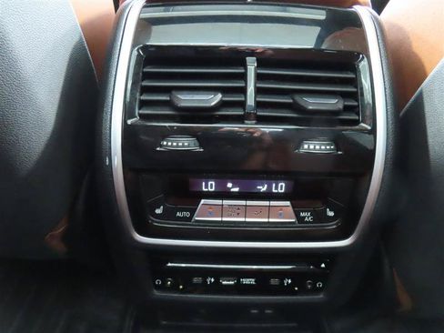 Used 2019 BMW X7 xDrive50i w/ M Sport Package AWD/4WD image 40