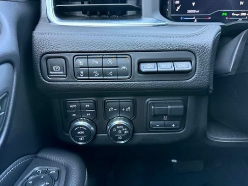 Used 2024 GMC Yukon XL Denali w/ Denali Reserve Package AWD/4WD image 30