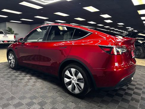 Used 2024 Tesla Model Y Long Range image 9