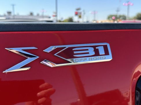 Used 2023 GMC Sierra 2500 SLE w/ SLE Value Package; image 12