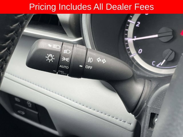 Used 2023 Toyota Highlander XLE FWD image 22