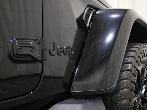 Used 2023 Jeep Gladiator Overland AWD/4WD image 29