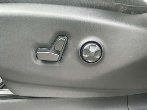 Certified 2023 Chrysler Pacifica Touring-L image 24