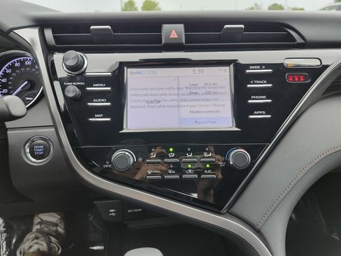 Used 2019 Toyota Camry LE w/ Convenience Package FWD image 29