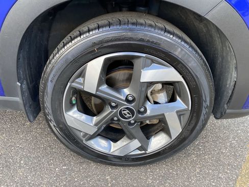 Used 2023 Hyundai Venue SEL FWD image 17