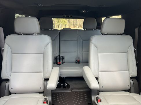 Used 2023 Chevrolet Suburban Z71 w/ Luxury Package image 18